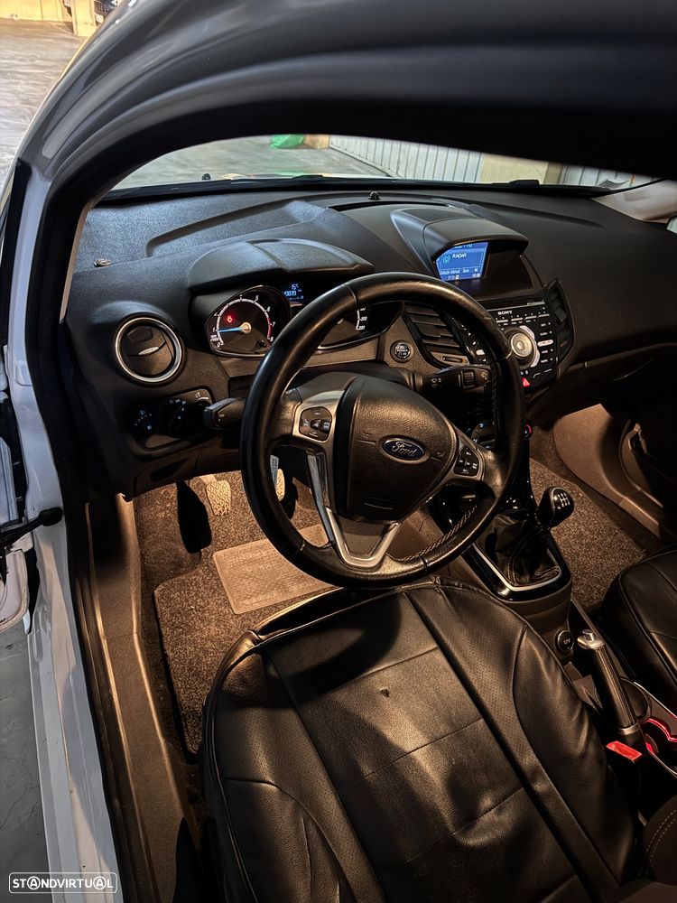 Ford Fiesta 1.0 EcoBoost Titanium - 14