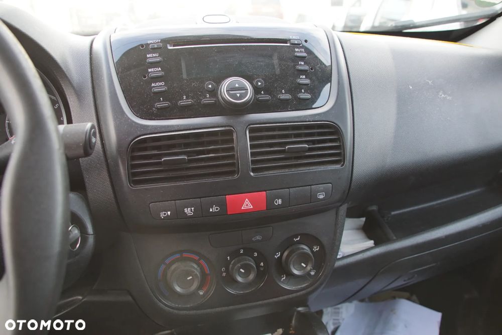 Auto na części - Opel Combo D 1.3 CDTI 90 KM A13FD C510 5PU 2017R Silnik Skrzynia Drzwi Maska Zderzak Błotnik Lampa Lusterko Klamka Szyba Deska Kokpit Sterownik Moduł Czujnik Licznik Panel Kierownica - 14