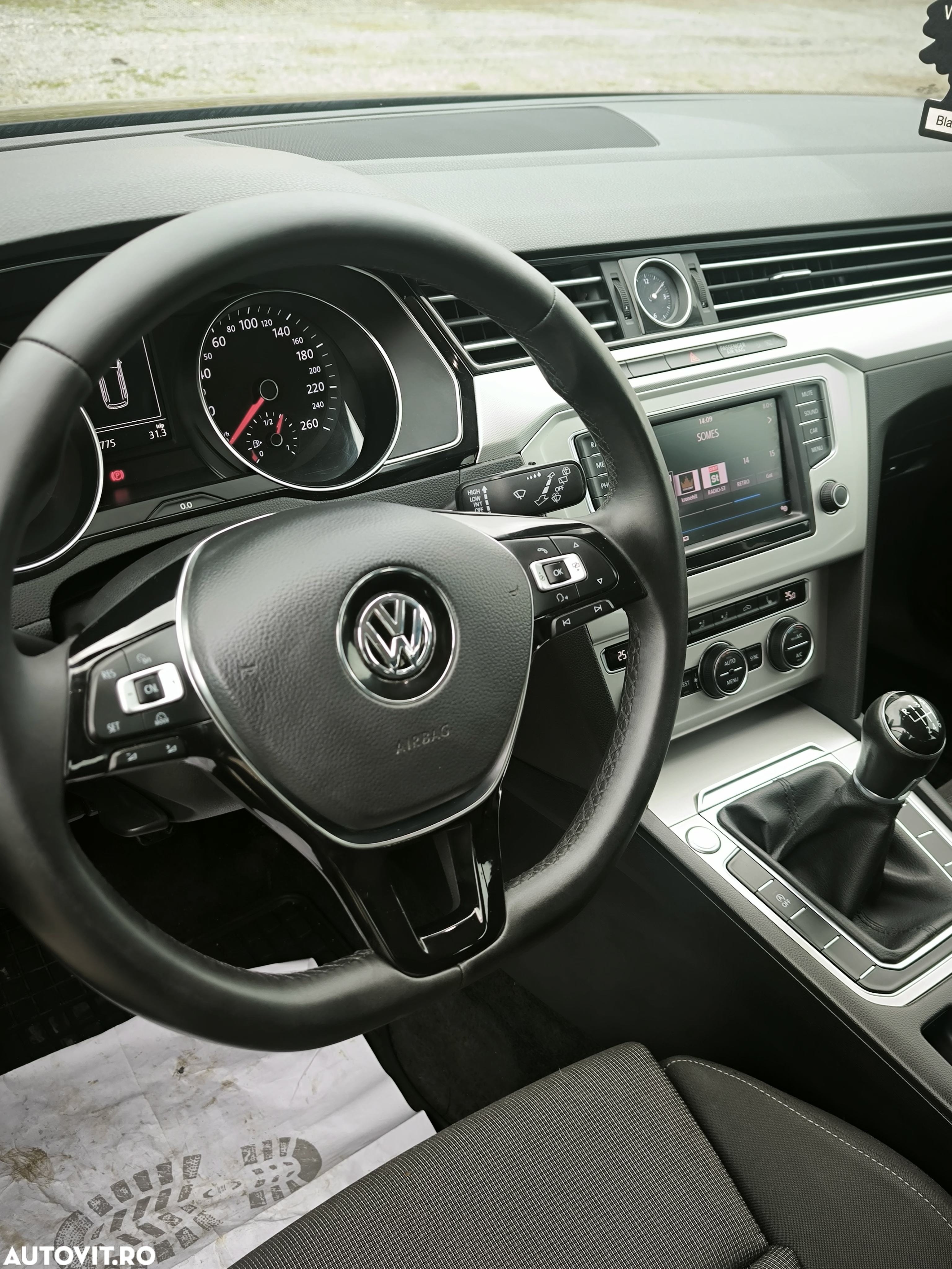 Volkswagen Passat Variant 1.6 TDI (BlueMotion Technology) Comfortline - 9