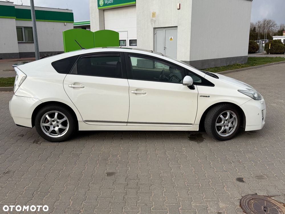 Toyota Prius 1.8 HSD Prestige - 8