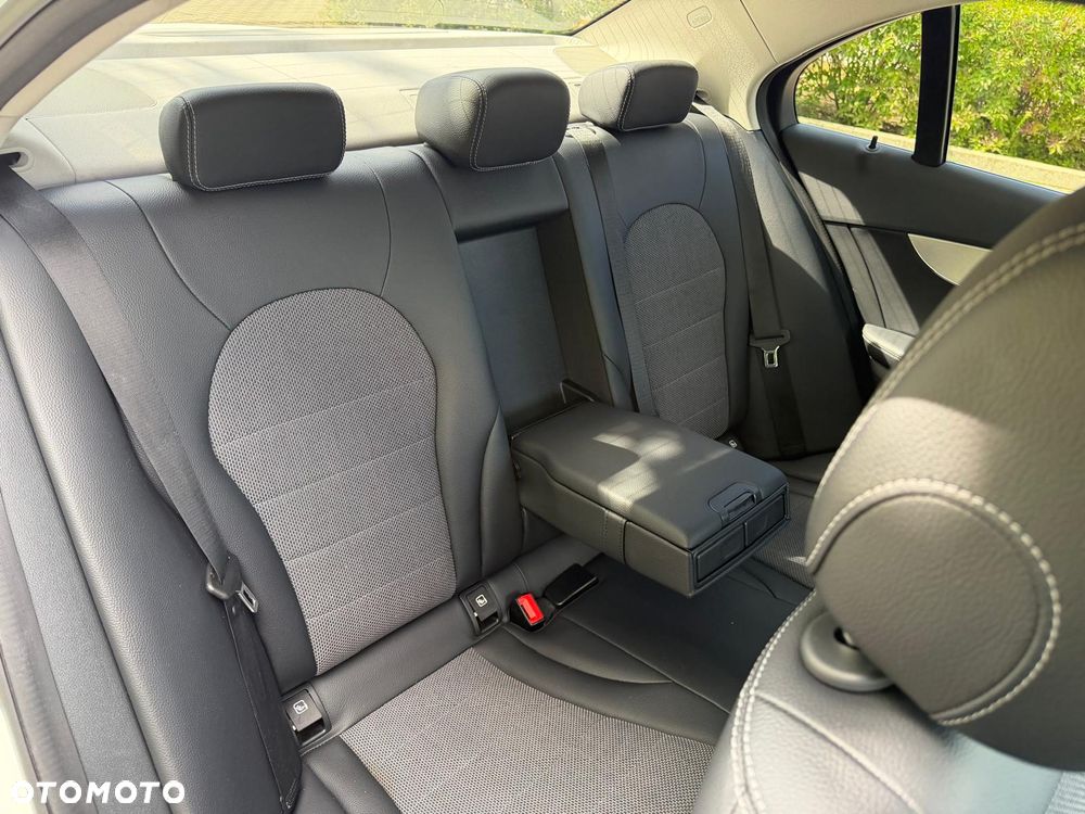 Mercedes-Benz Klasa C 200 7G-TRONIC Exclusive - 7