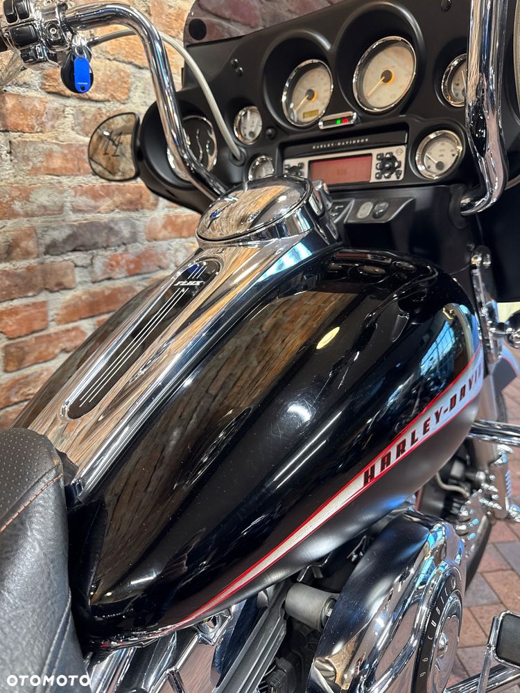 Harley-Davidson Touring Street Glide - 10