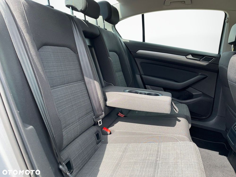 Volkswagen Passat - 19