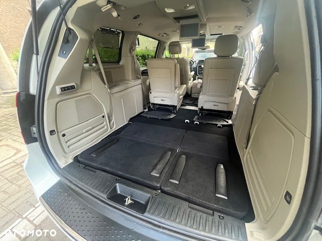 Chrysler Town & Country 3.6 Limited - 15