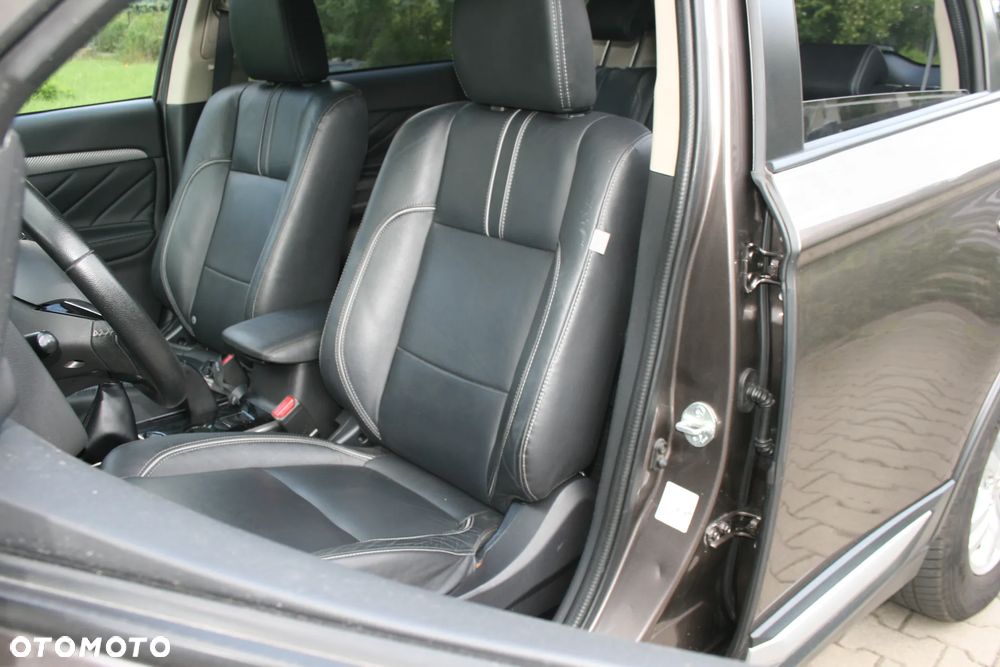 Mitsubishi Outlander 2.0 Invite + 2WD - 13