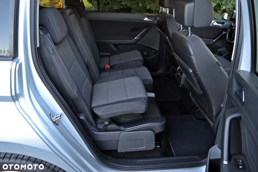 Volkswagen Touran - 27