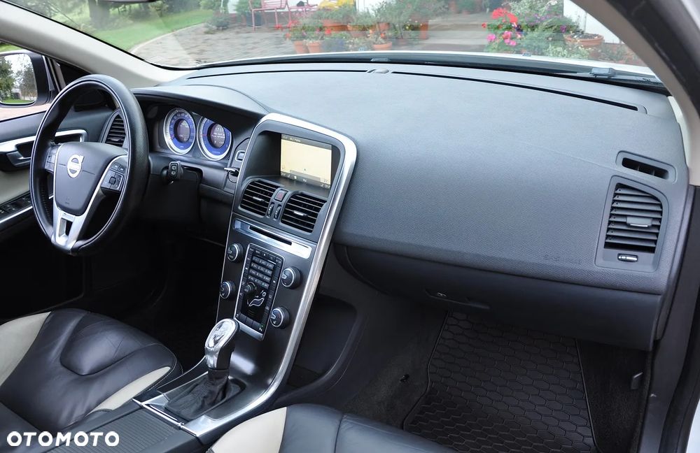 Volvo XC 60 D4 Geartronic RDesign - 24