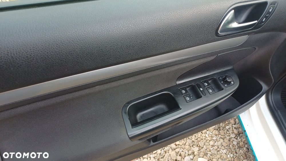 Volkswagen Golf 1.6 TDI DPF Style - 12