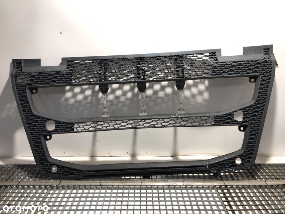 ATRAPA GRILL  VOLVO FH II 2012 - 2022 500 368 kW [500 KM] 10x4/6 2017 82491908 - 1