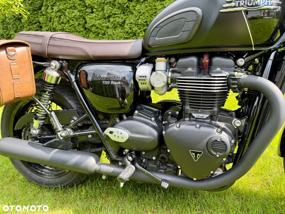 Triumph Bonneville - 6