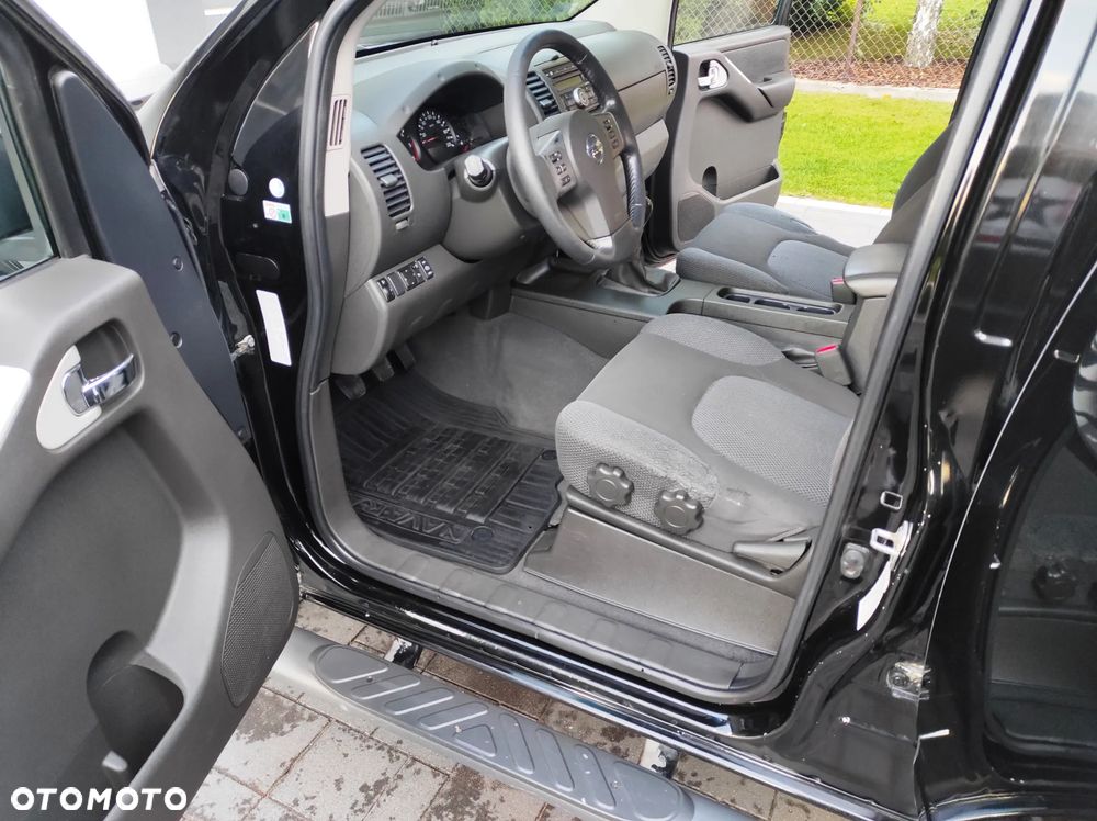 Nissan Navara 2.5 D Platinum - 13