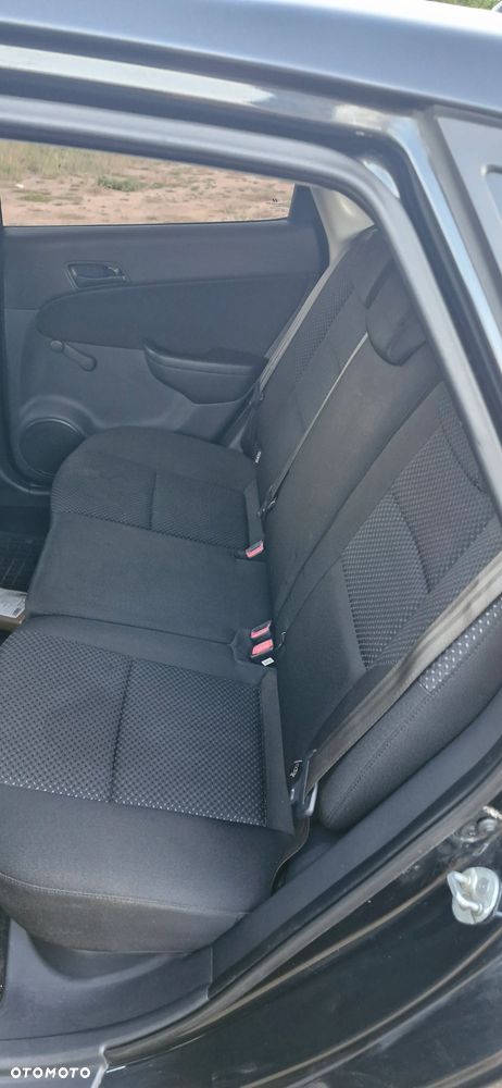 Hyundai i30 1.4 Base + - 18