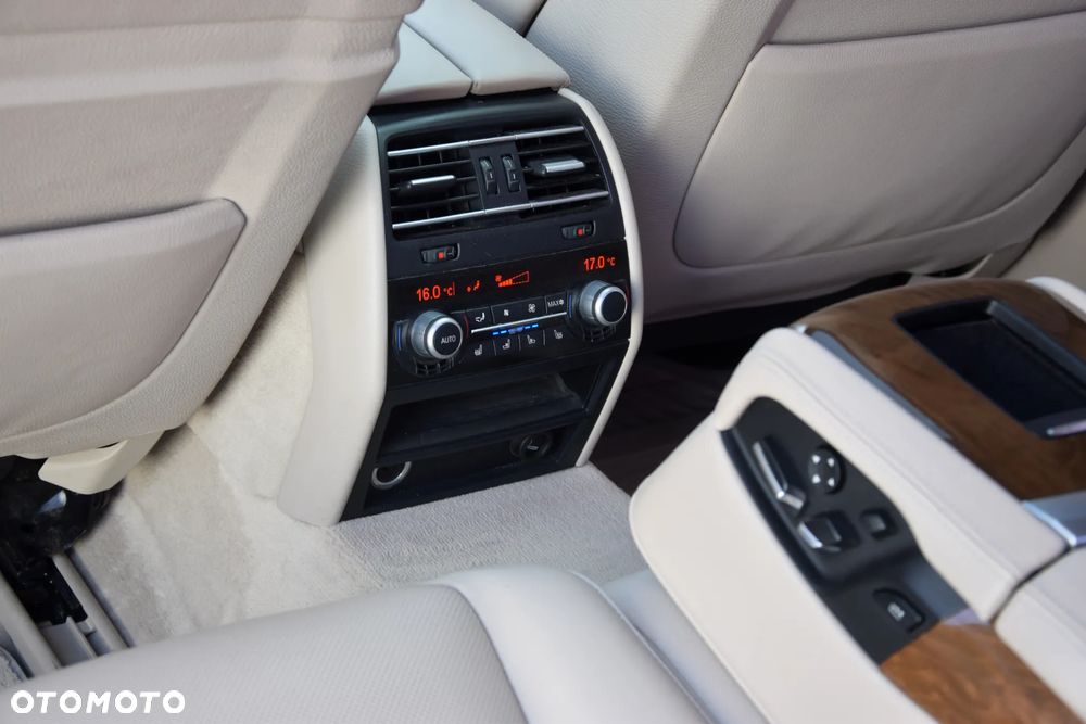 BMW Seria 7 750i - 10