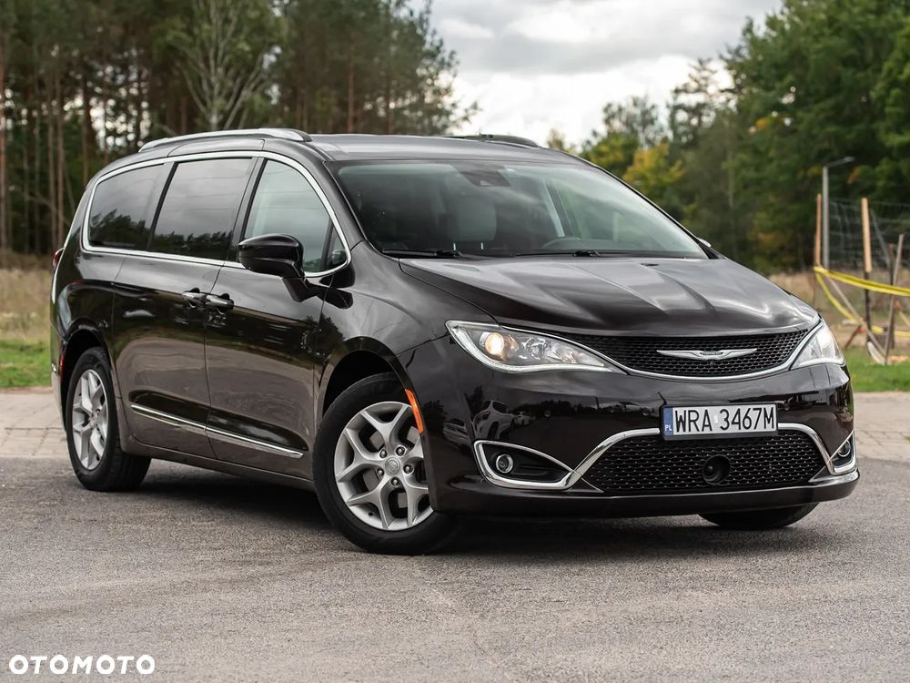 Chrysler Pacifica - 1