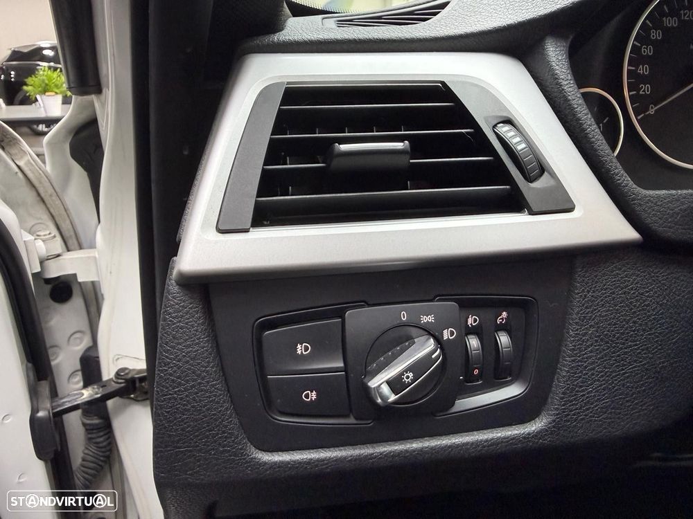 BMW 320 d EfficientDynamics Auto Line Sport - 17