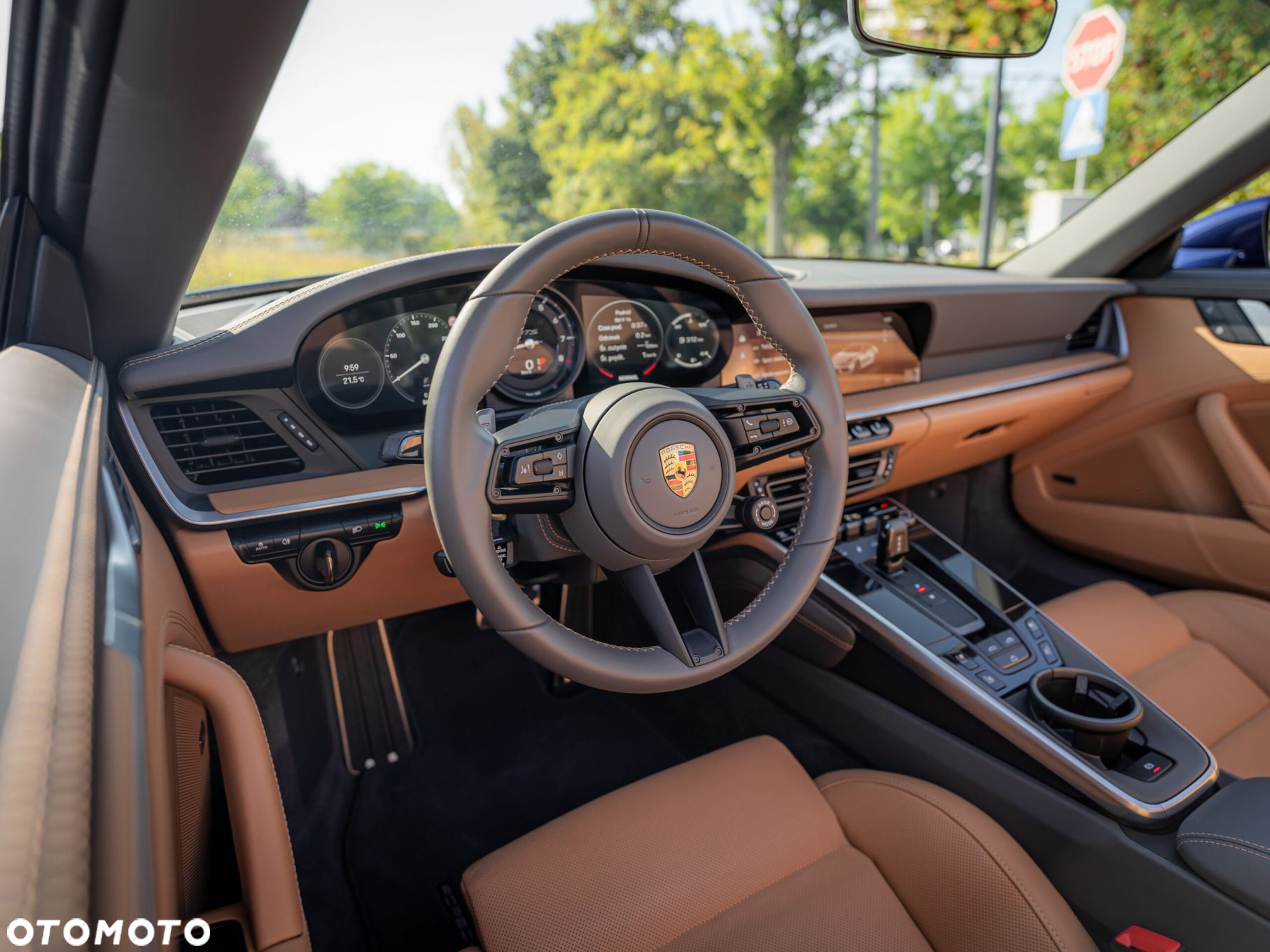 Porsche 911 Carrera GTS Cabrio - 16