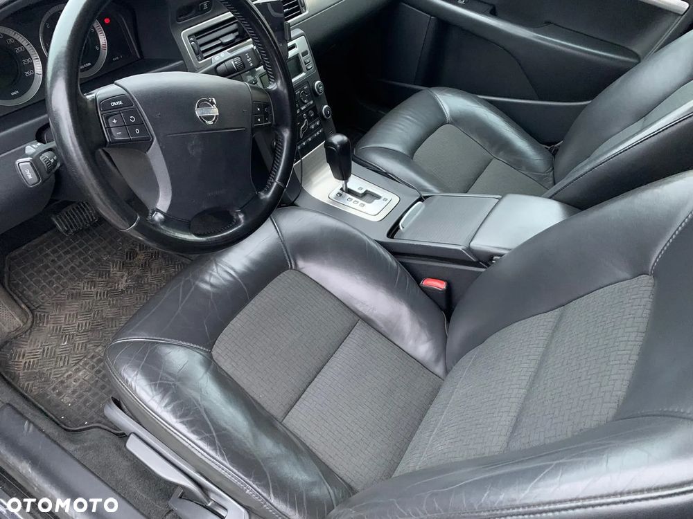 Volvo V70 D5 Momentum - 22