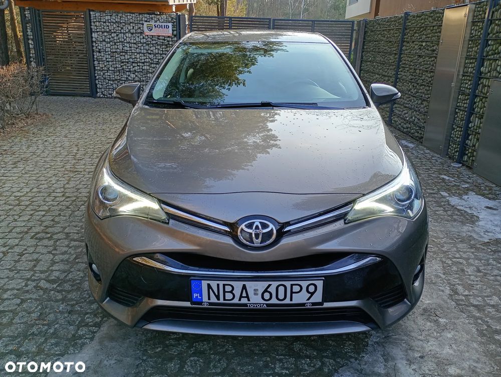 Toyota Avensis 2.0 D-4D Prestige - 2