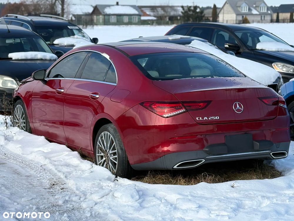 Mercedes-Benz CLA 250 Progressive 7G-DCT - 4
