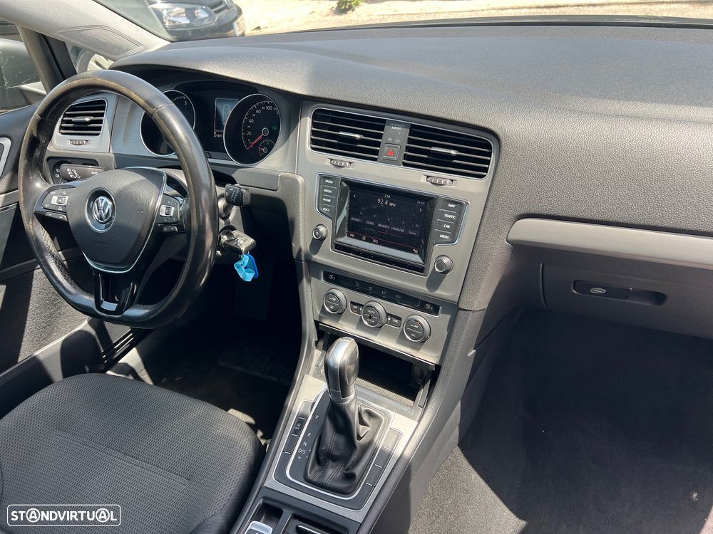 VW Golf 1.6 TDi Trendline DSG - 9