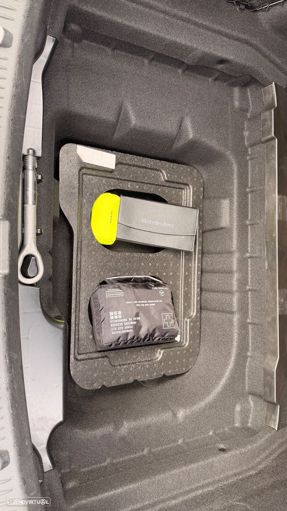 Mercedes-Benz E 220 d AMG Line - 38