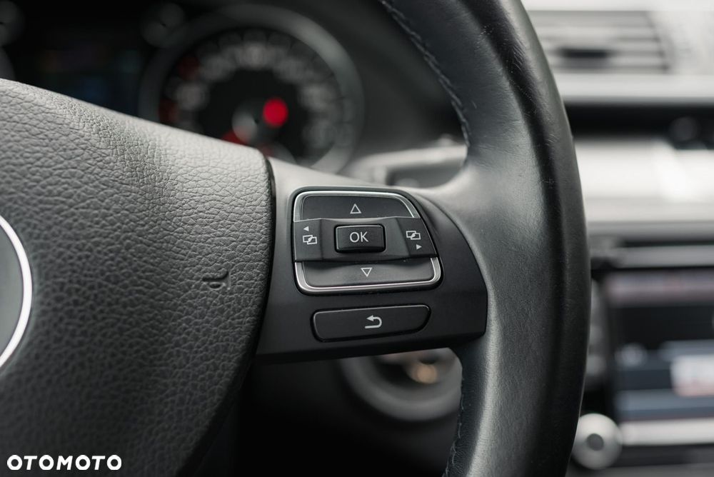 Volkswagen Passat - 28
