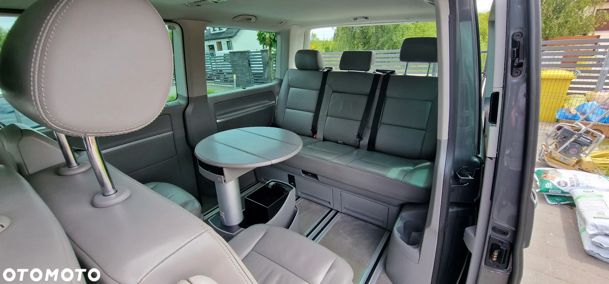 Volkswagen Multivan - 16