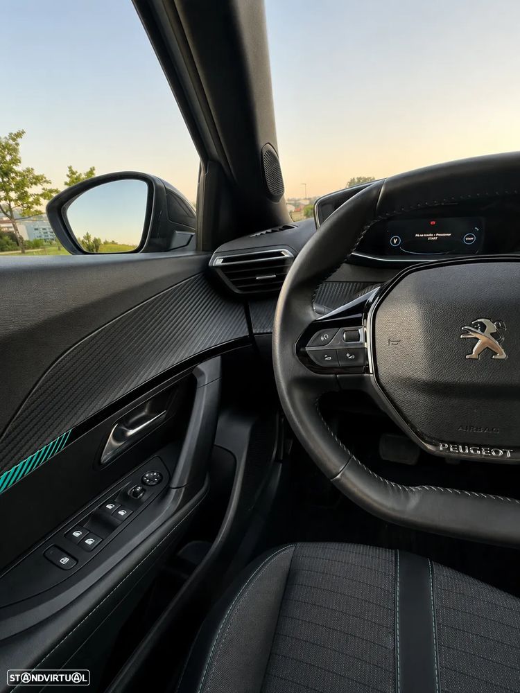 Peugeot e-2008 - 15