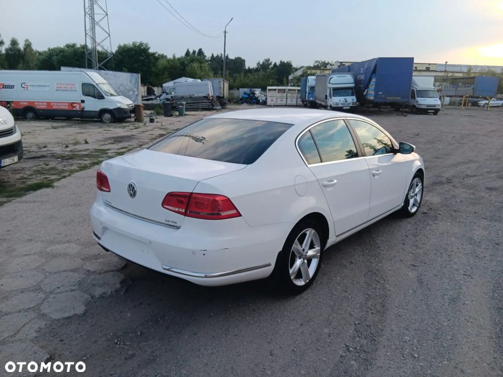 Volkswagen Passat - 4
