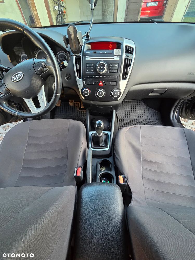 Kia Ceed - 8