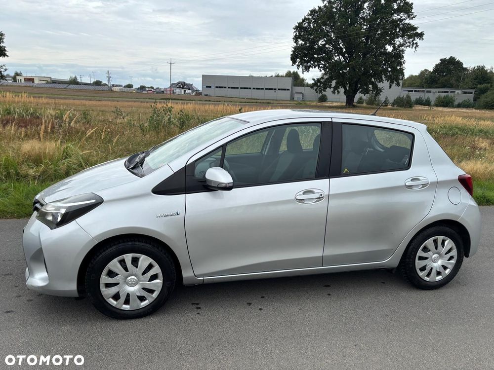 Toyota Yaris Hybrid 100 Sol - 8