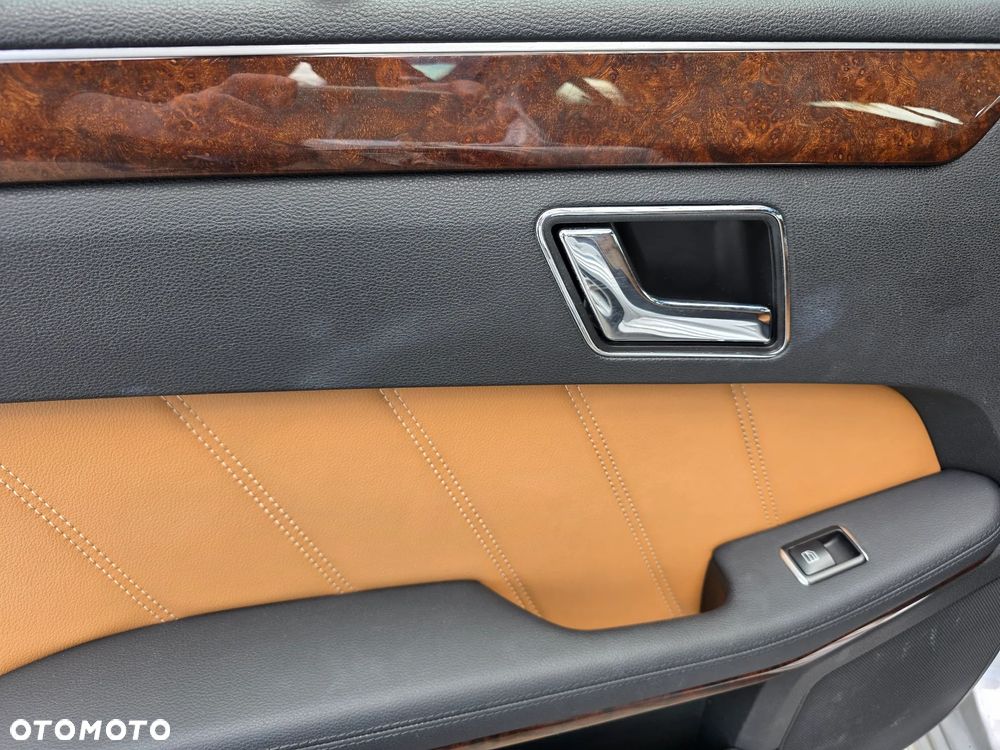 Mercedes-Benz Klasa E 350 4Matic Avantgarde Sport Edition AMG - 23