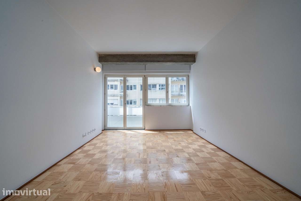 Apartamento T1 de 55 m2 a 300 m da Estação de Metro dos Aliados! - Grande imagem: 3/14