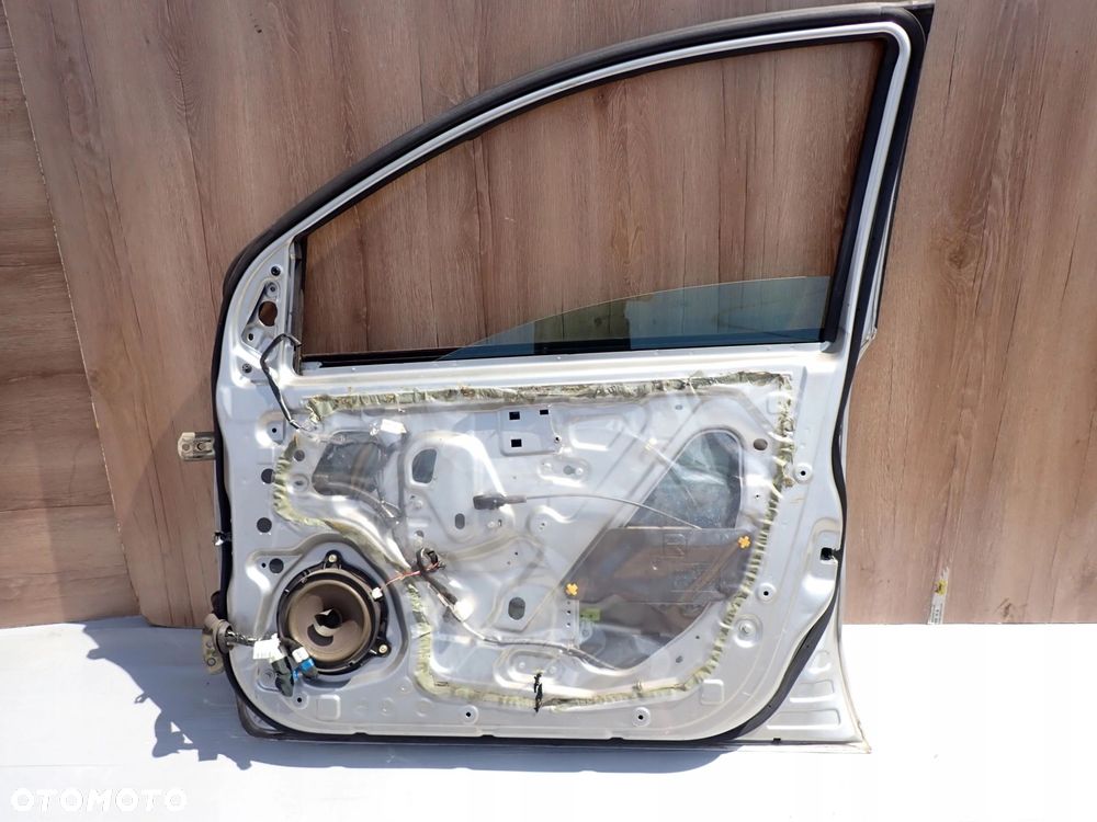 NISSAN NOTE E11 06-12 DRZWI PRZEDNIE PRAWE KY0 - 12
