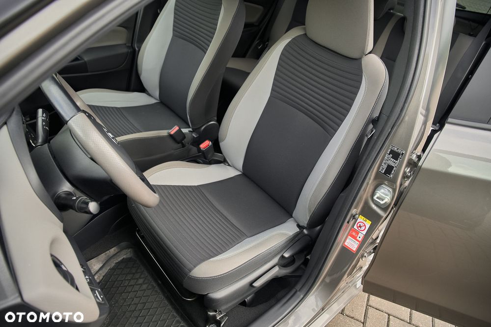 Toyota Yaris Hybrid 100 Selection Passion - 28
