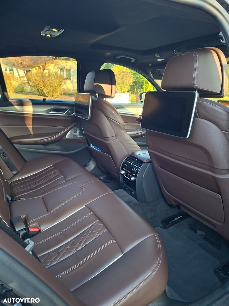 BMW Seria 5 550i xDrive - 11
