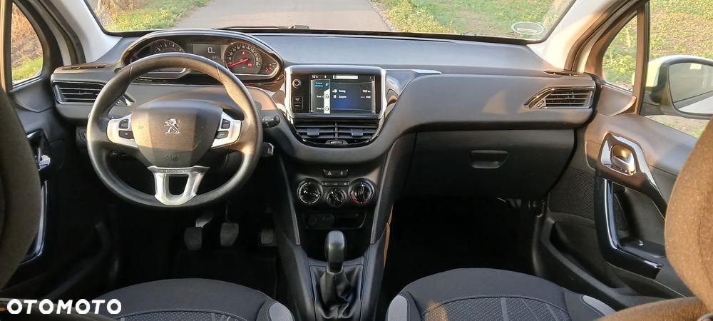 Peugeot 208 1.2 PureTech Active - 12