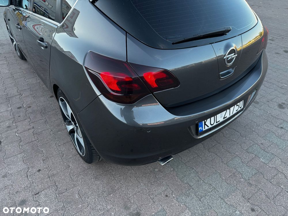 Opel Astra 1.6 T Cosmo - 14