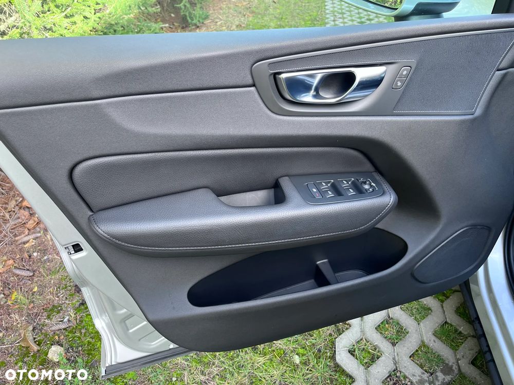 Volvo XC 60 T6 Plug-In Hybrid AWD Inscription - 19