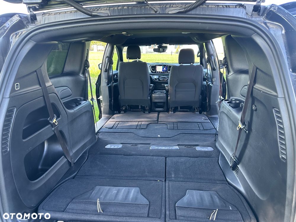 Chrysler Pacifica - 25