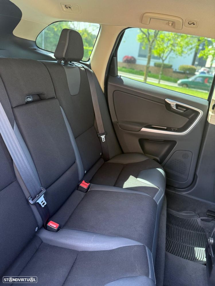 Volvo XC 60 2.0 D3 Drive Momentum - 13