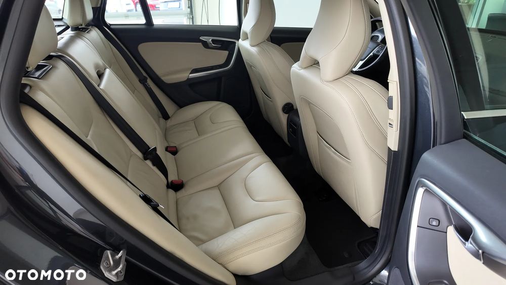 Volvo V60 D6 AWD Plug-in Hybrid Summum - 18
