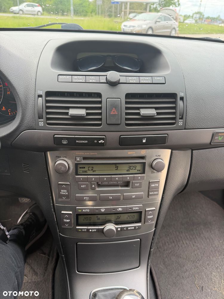 Toyota Avensis 2.0 D-4D Sol - 11