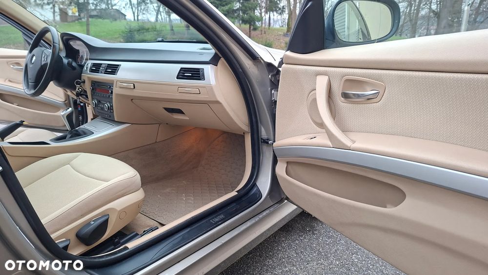 BMW Seria 3 318i Edition Exclusive - 26