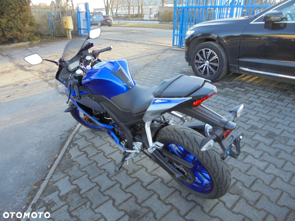 Yamaha YZF - 4