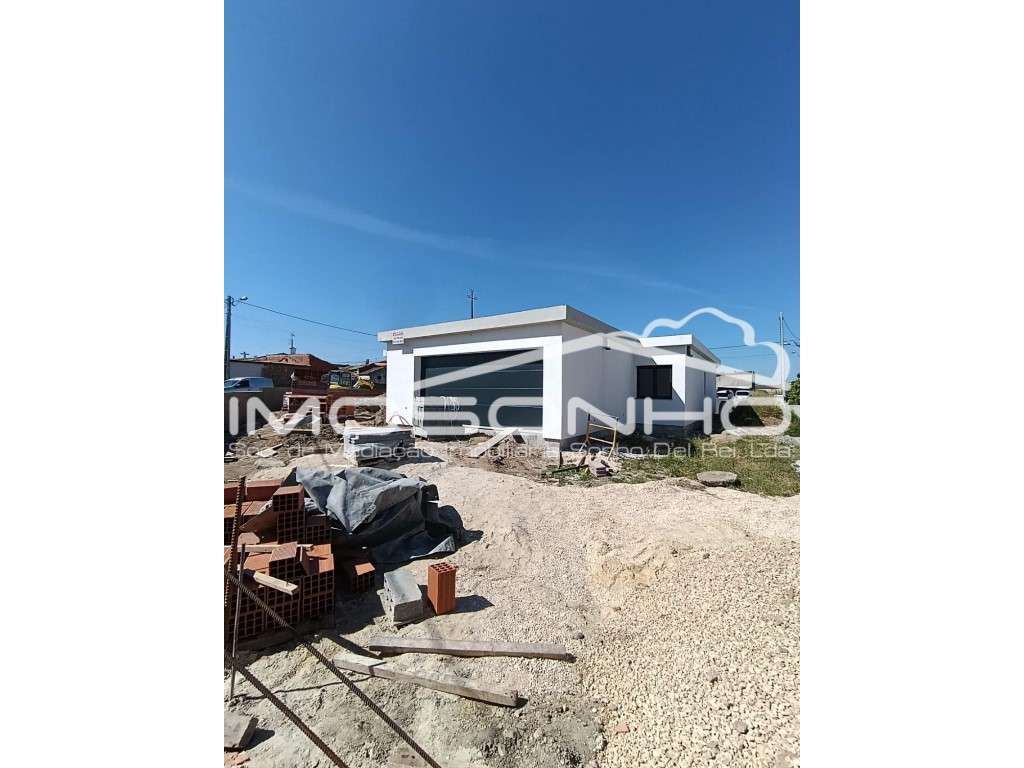 Moradia T3 de linhas modernas - Grande imagem: 2/19