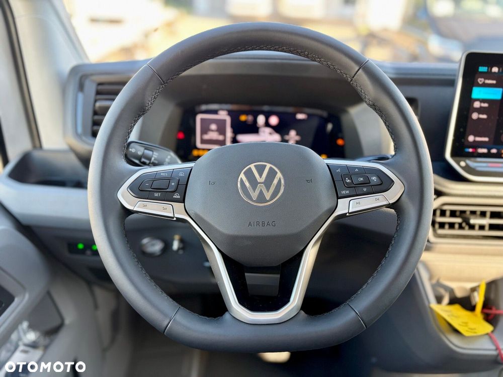 Volkswagen Crafter 35 Podwozie z pojedynczą kabiną silnik: 2,0 l EU6 SCR 177 KM / skrzynia biegów: Przedni napęd automatyczna 8-biegowa rozstaw osi: 4490 mm - 15