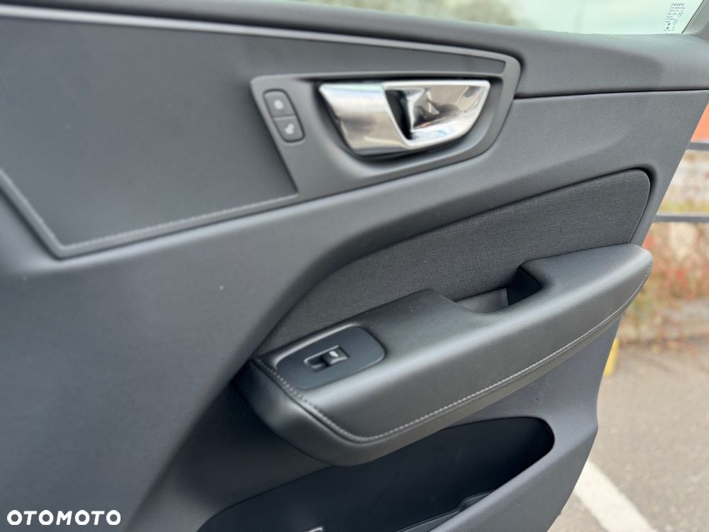 Volvo XC 60 T5 AWD Momentum Pro - 21