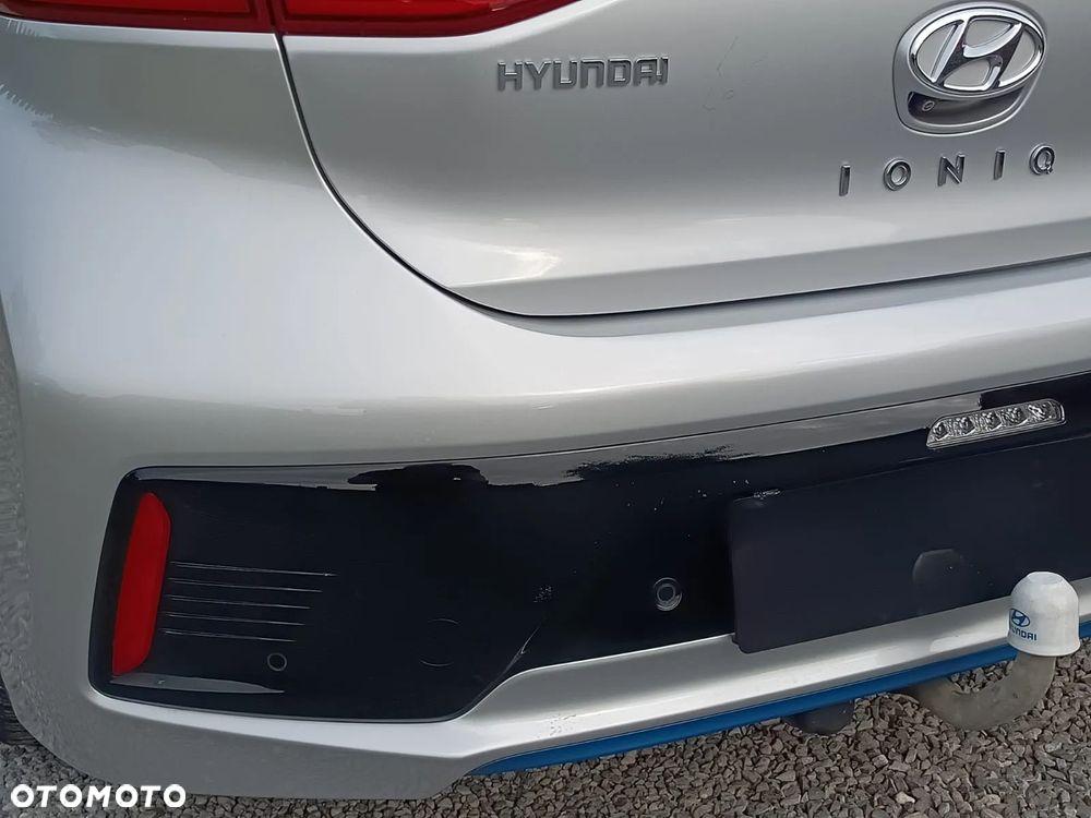 Hyundai IONIQ - 16