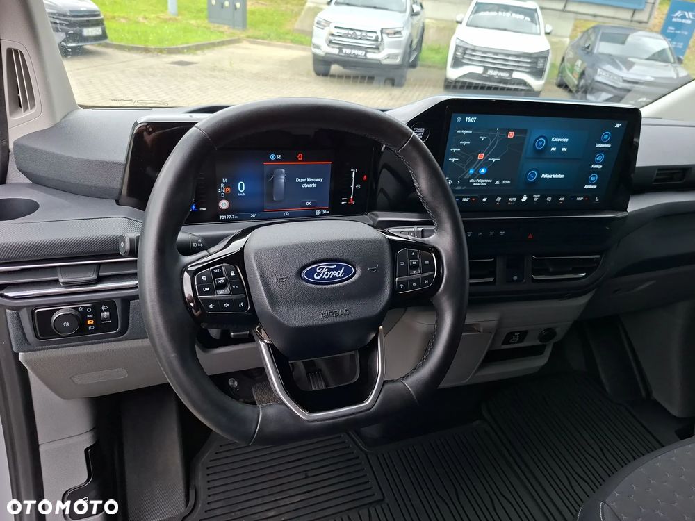 Ford CUSTOM - 17